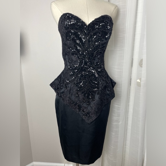 karen okada Dresses & Skirts - VTG 80s Karen Okada Beaded Embellished Mini Black Dress Sweetheart Strapless